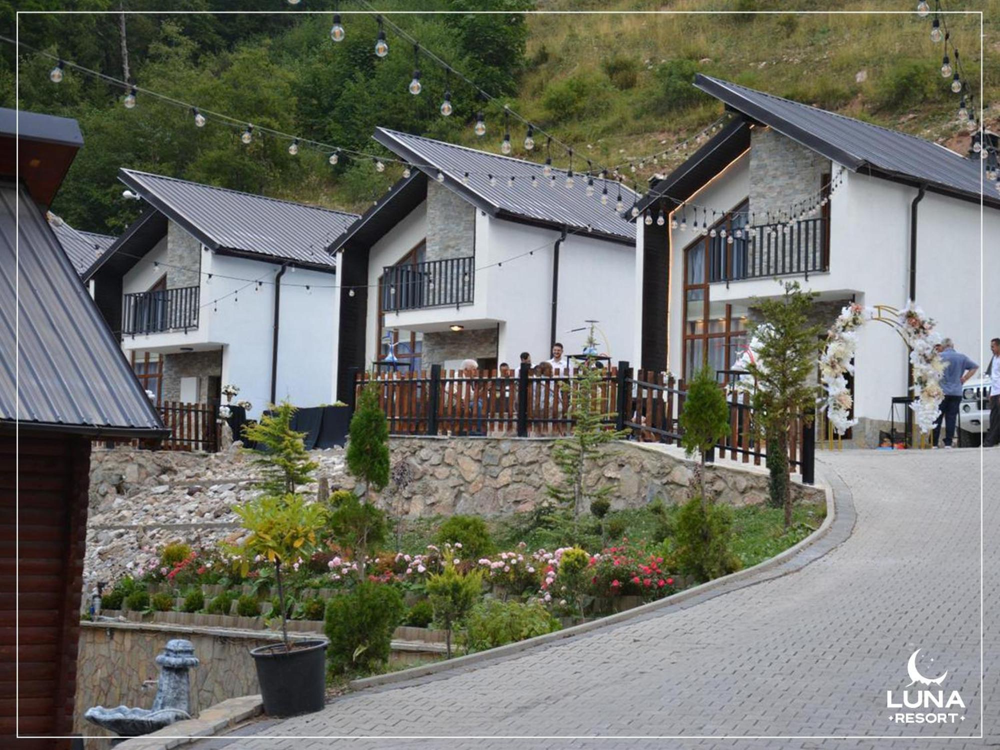 Luna Resort Peje Bagian luar foto